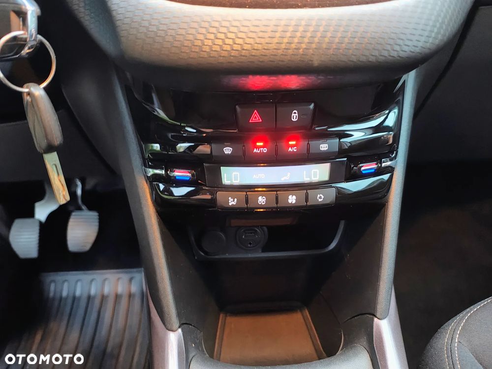 Peugeot 2008 1.2 Pure Tech Style - 13