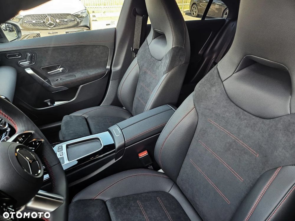 Mercedes-Benz CLA 250 e PHEV AMG Line 8G-DCT - 16
