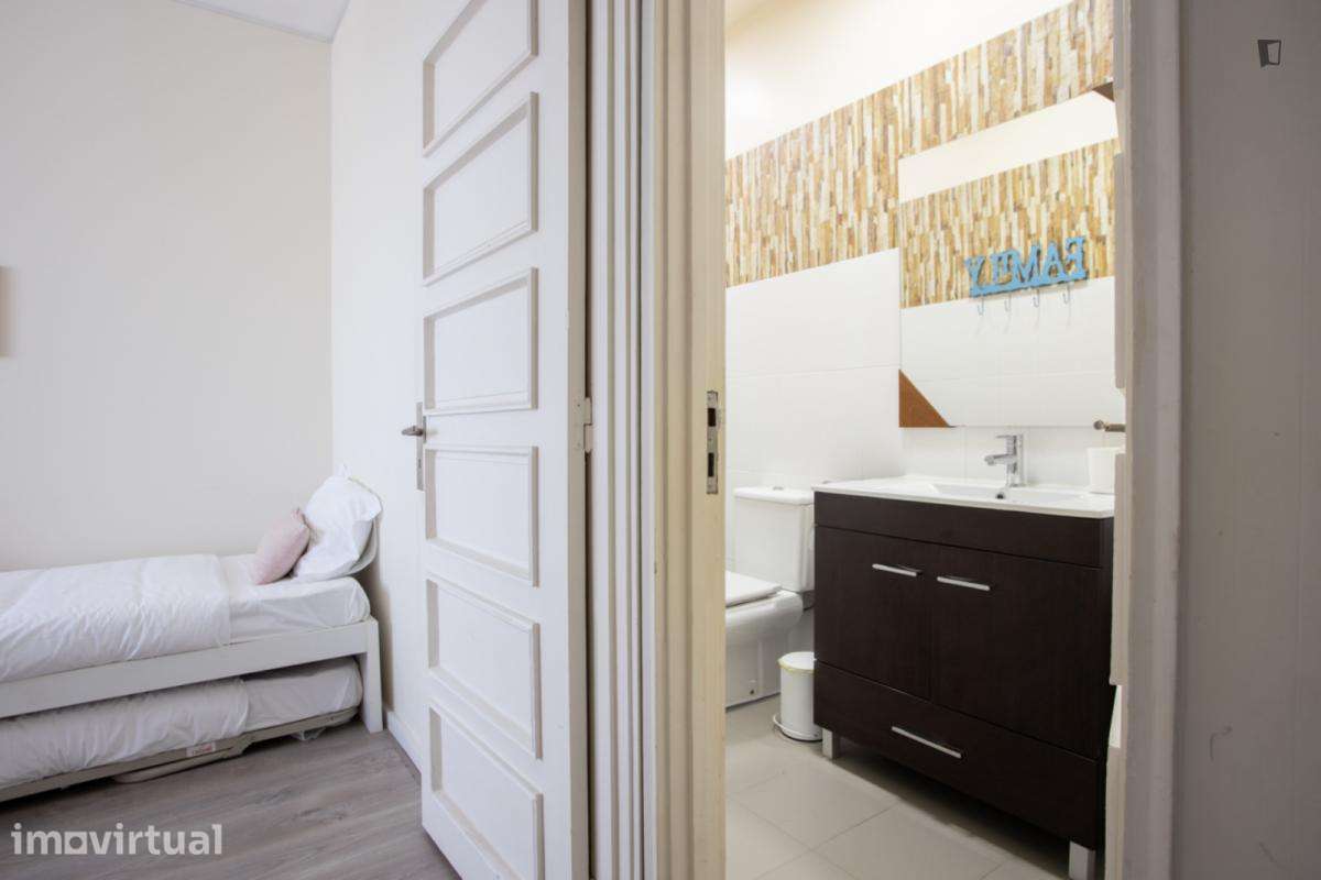 Apartamento com 4 quartos - localizado em Cedofeita Porto - Grande imagem: 3/38