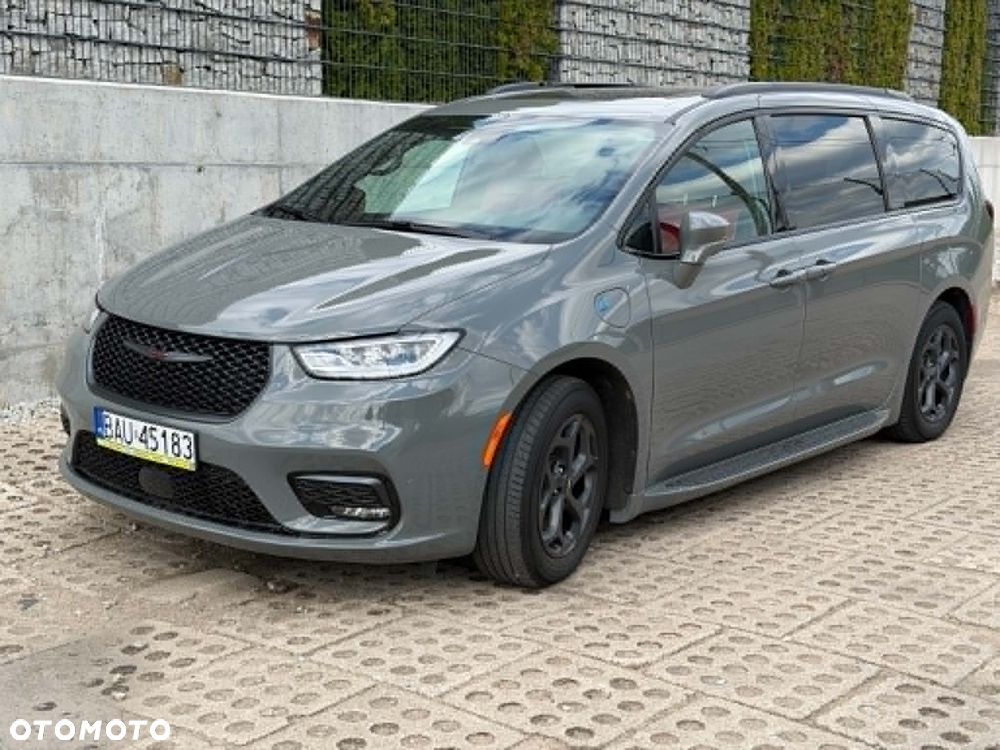 Chrysler Pacifica - 1