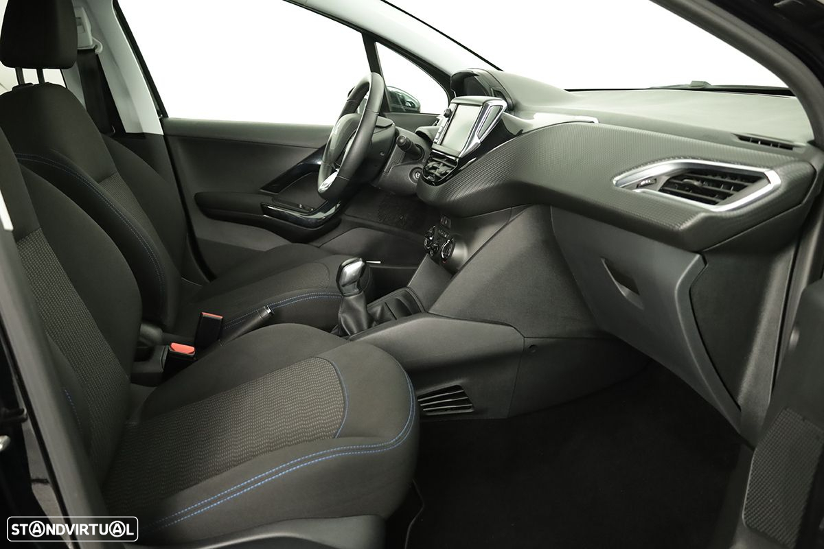Peugeot 208 1.2 PureTech Signature - 21