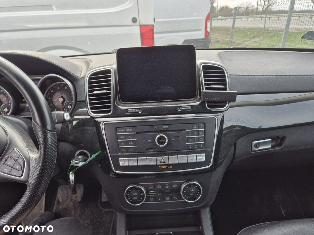Mercedes-Benz GLS - 19