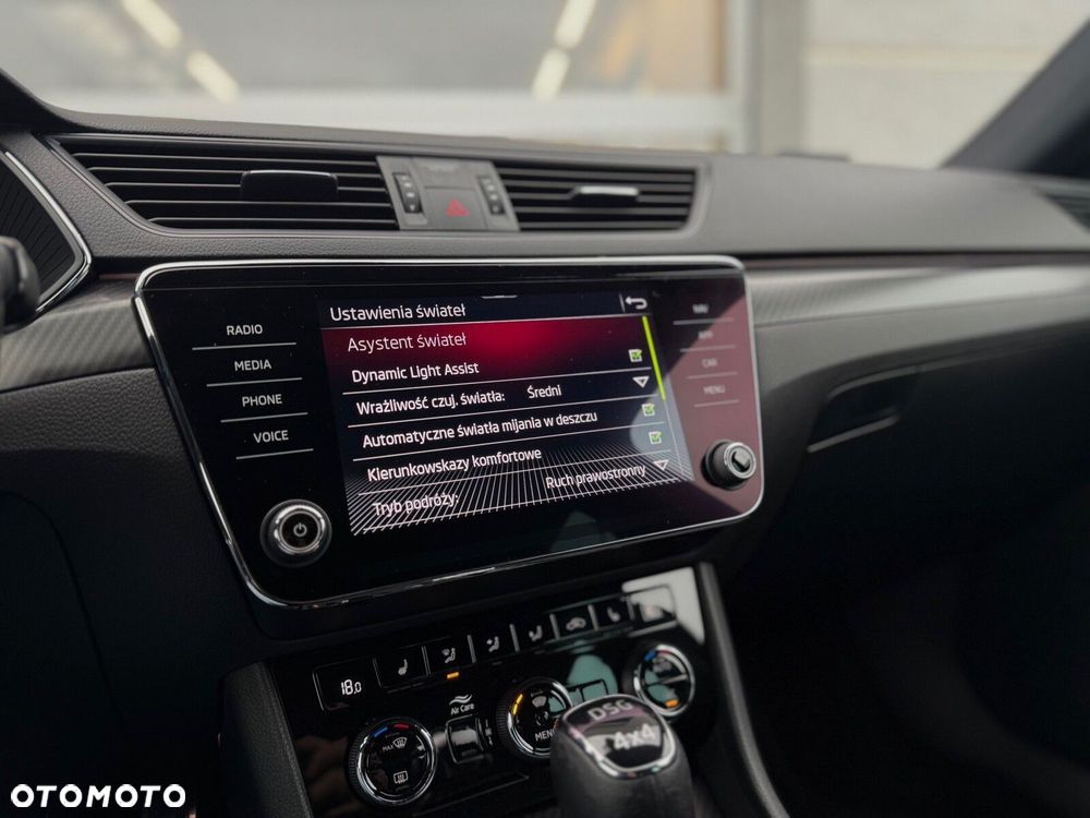 Skoda Superb 2.0 TDI SCR 4x4 Sportline DSG - 18