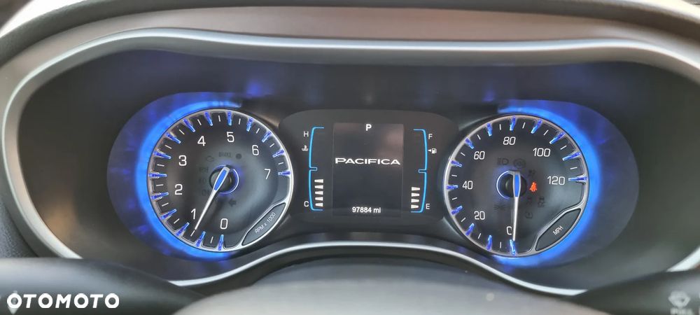 Chrysler Pacifica - 34