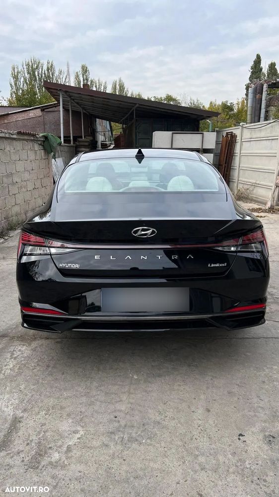 Hyundai Elantra 1.6 l 123 CP 6MT Highway - 1