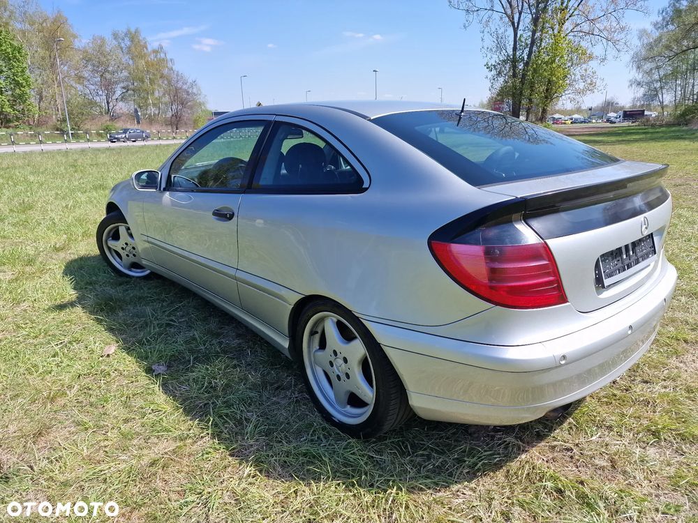 Mercedes-Benz Klasa C 180 Kompressor Sportcoupe - 22