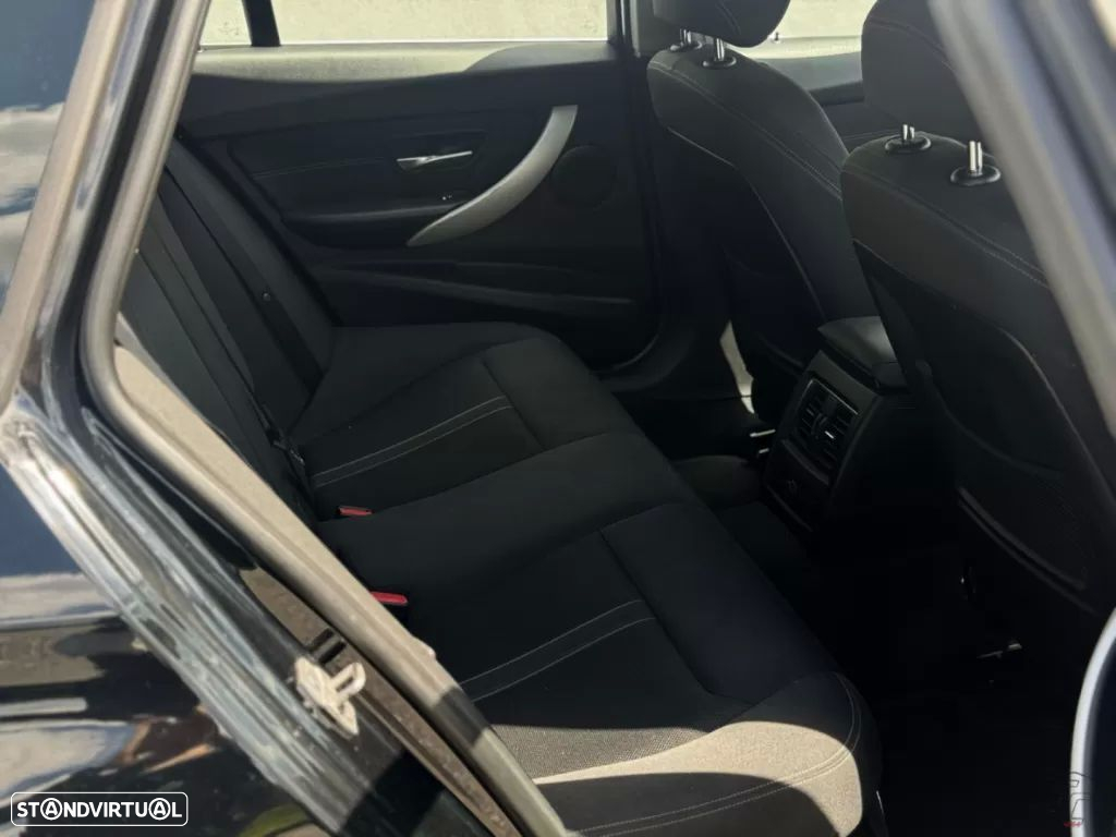 BMW 318 d Touring Aut. - 12