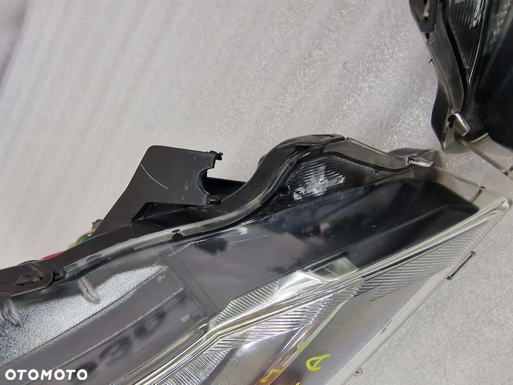TOYOTA YARIS 3 III LIFT 14- KOMPLET LAMP PRZEDNICH PRZÓD LEWA + PRAWA , SOCZEWKA , NR AUKCJI LA677 - 10