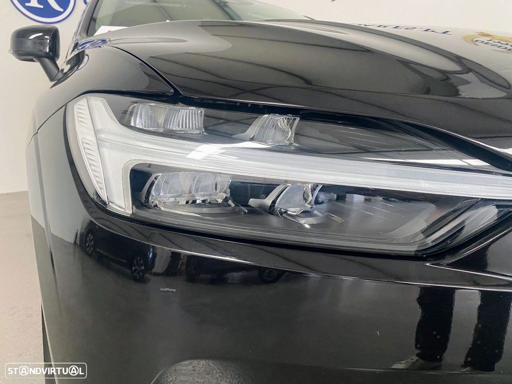 Volvo XC 60 2.0 B4 Momentum Plus - 35