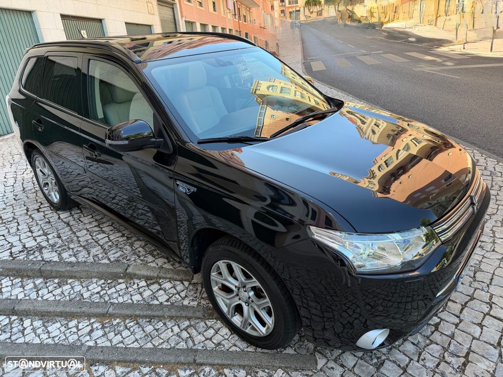 Mitsubishi Outlander 2.0 MIVEC Instyle Navi+ - 28