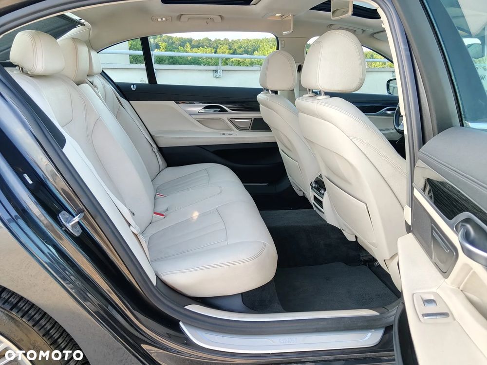 BMW Seria 7 740Li - 25