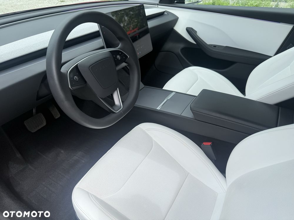 Tesla Model 3 - 8