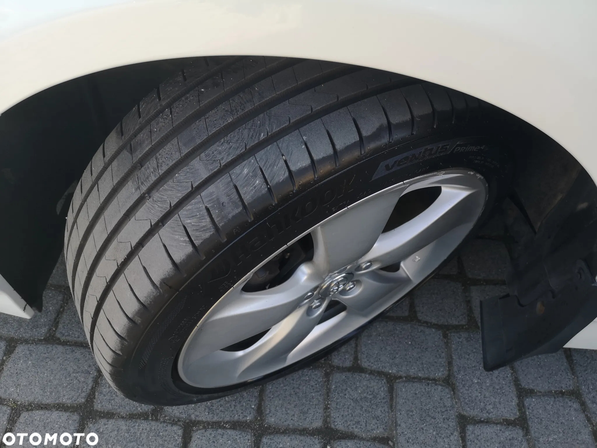 Toyota Prius 1.8 HSD Premium - 28