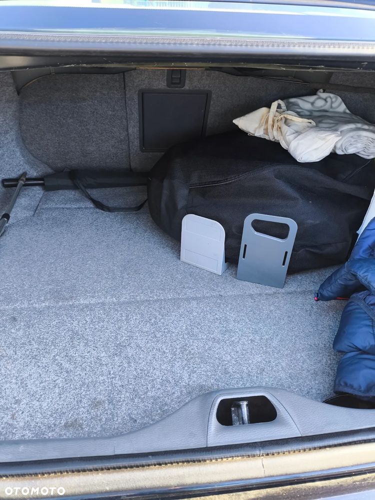 Volvo S60 2.5T Momentum - 10