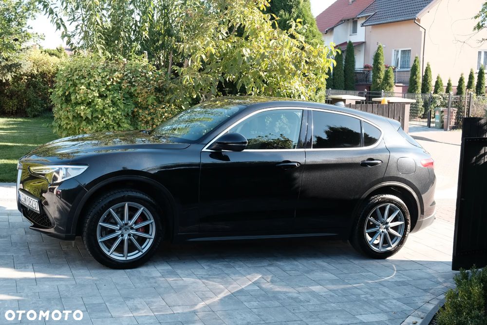 Alfa Romeo Stelvio 2017 photo 2