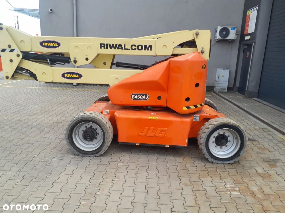 JLG E450AJ - 3