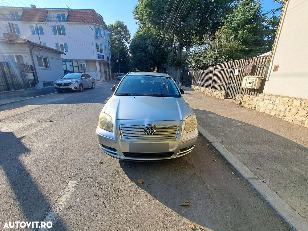 Toyota Avensis 1.8 Sedan Luna - 11