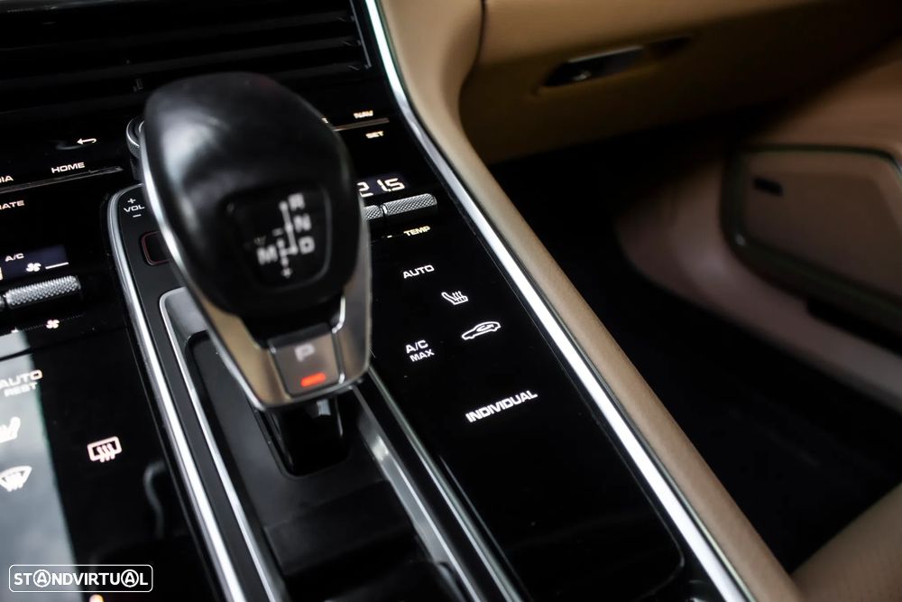 Porsche Panamera 4 E-Hybrid Platinum Edition - 22