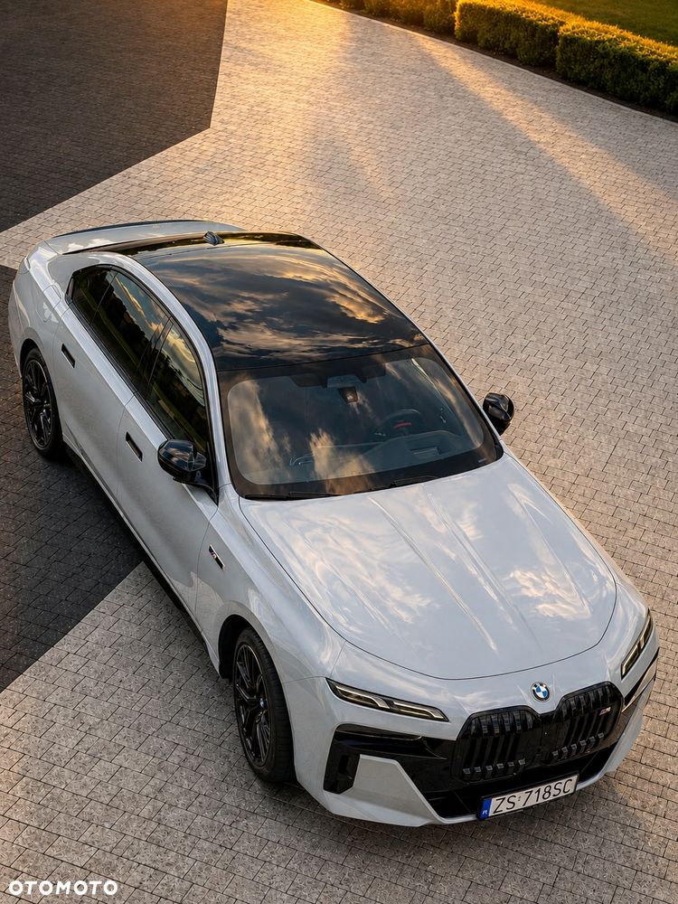 BMW Seria 7 M760e PHEV xDrive Individual Edition sport - 8