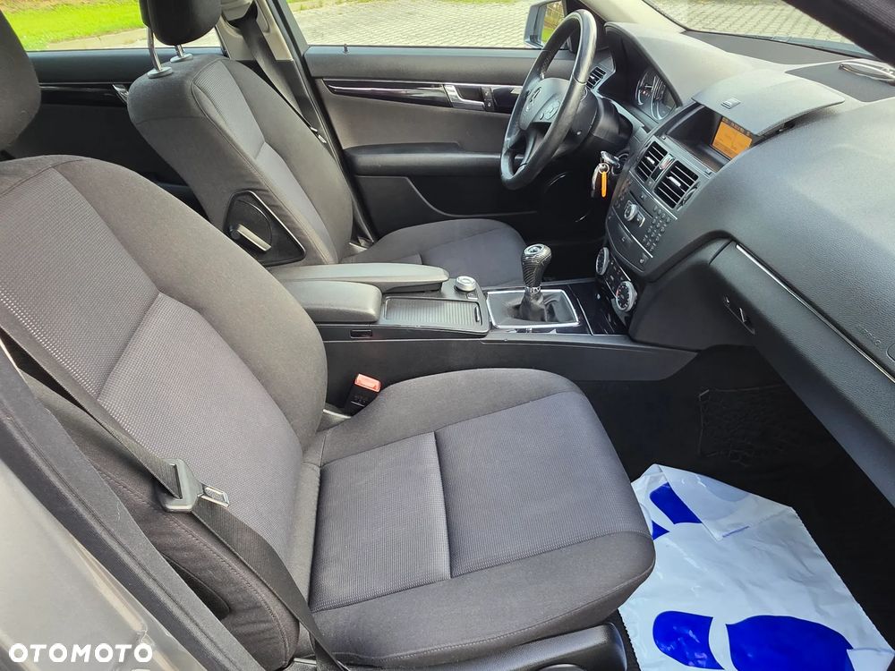 Mercedes-Benz Klasa C 180 Kompressor BlueEFFICIENCY - 25