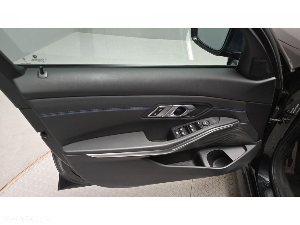 BMW Seria 3 320d xDrive mHEV M Sport - 17