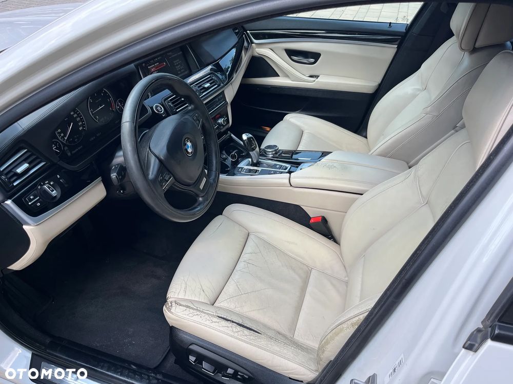 BMW Seria 5 525d xDrive - 17