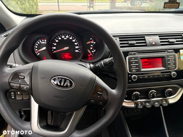 Kia Rio 1.4 L - 8