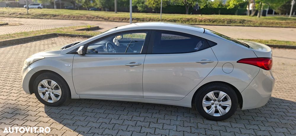 Hyundai Elantra 1.6 MPi - 12