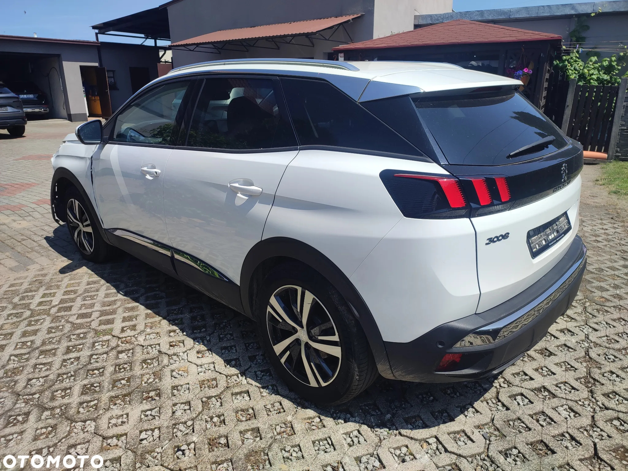Peugeot 3008 PureTech 130 Stop & Start GPF EAT8 Allure - 4