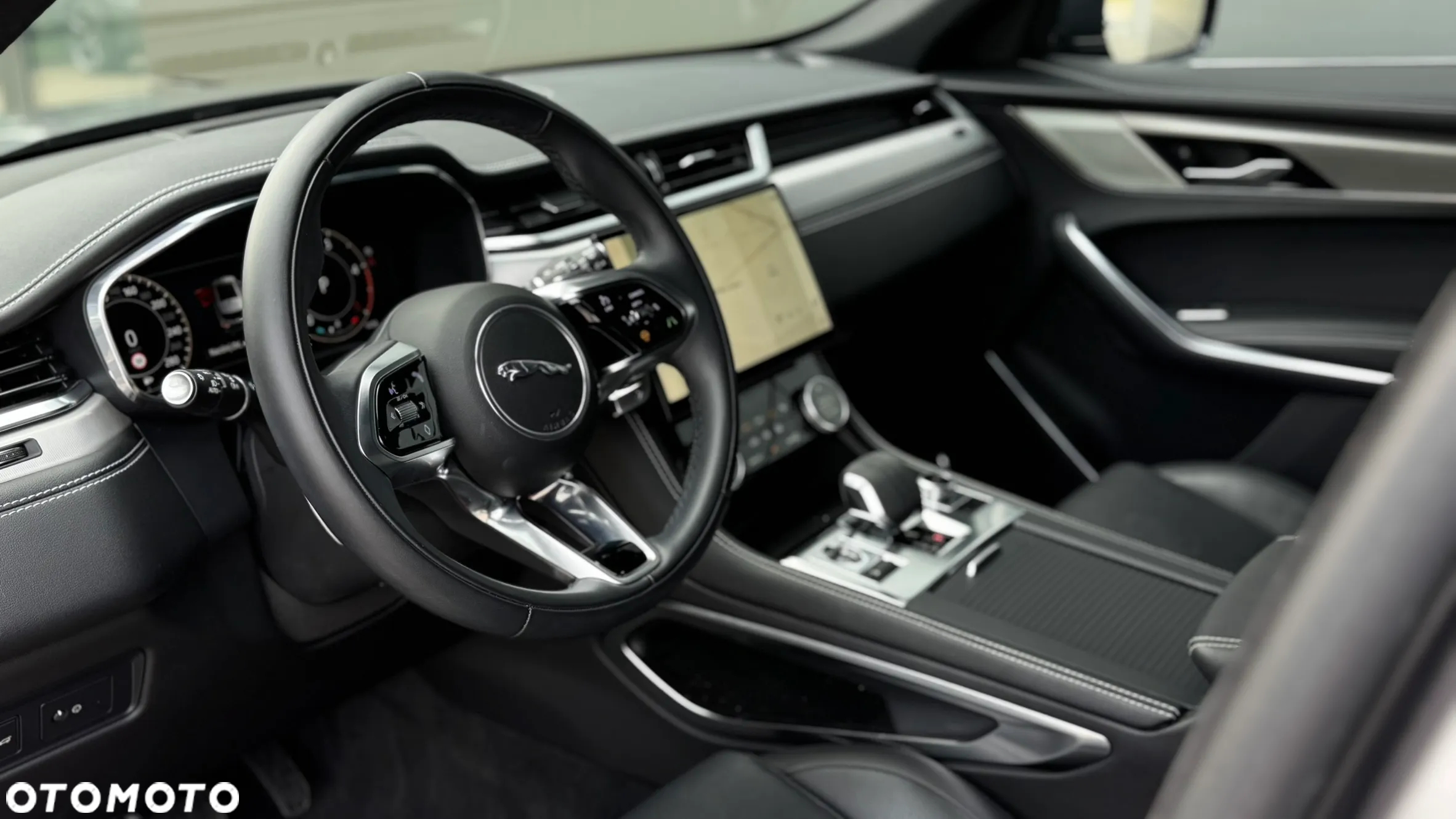Jaguar F-Pace - 8