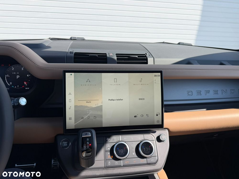 Land Rover Defender - 28