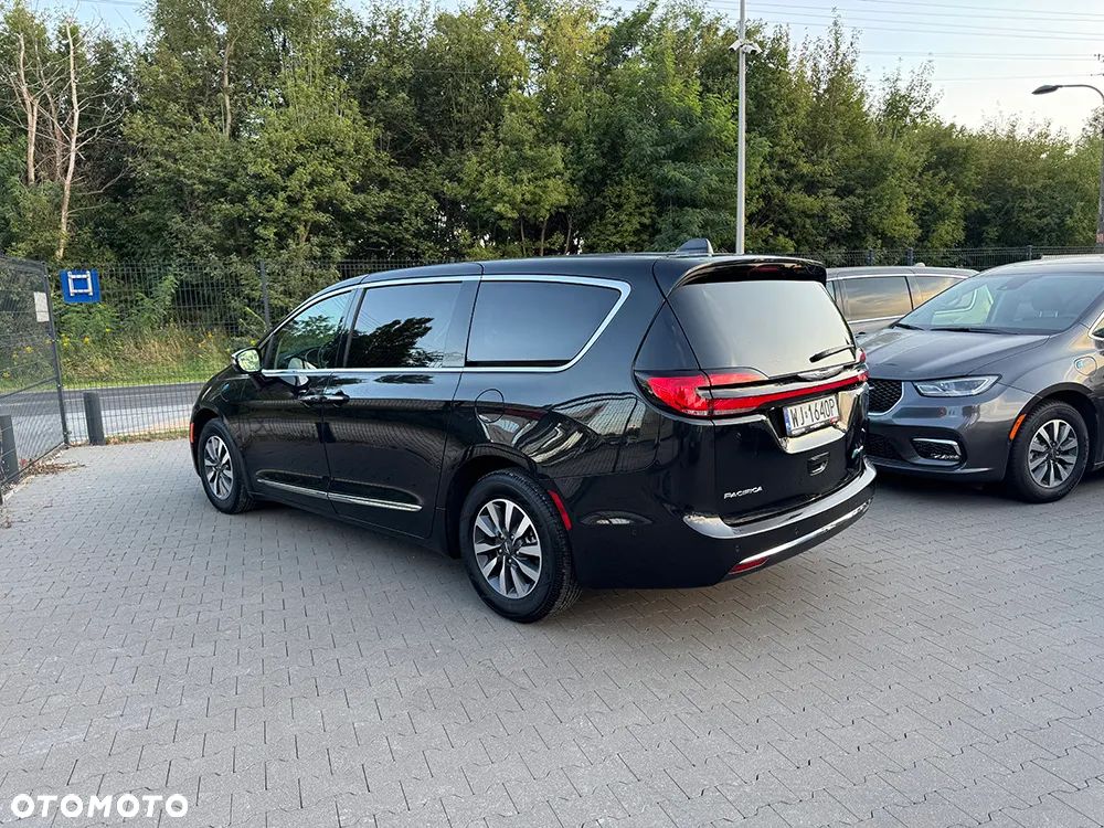 Chrysler Pacifica - 4