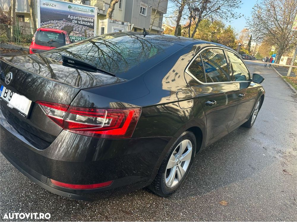 Skoda Superb Combi 1.6 TDI DSG Ambition - 8