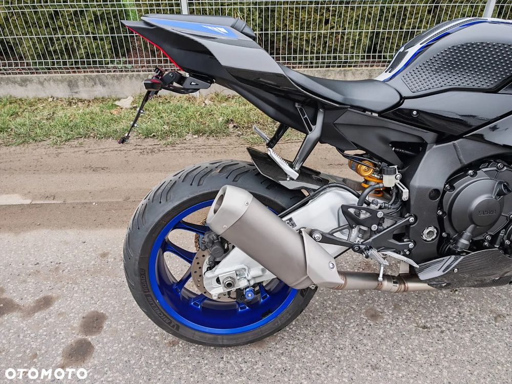 Yamaha R1 - 4