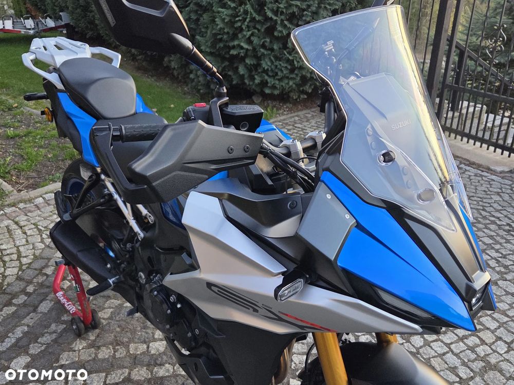 Suzuki GSX - 26