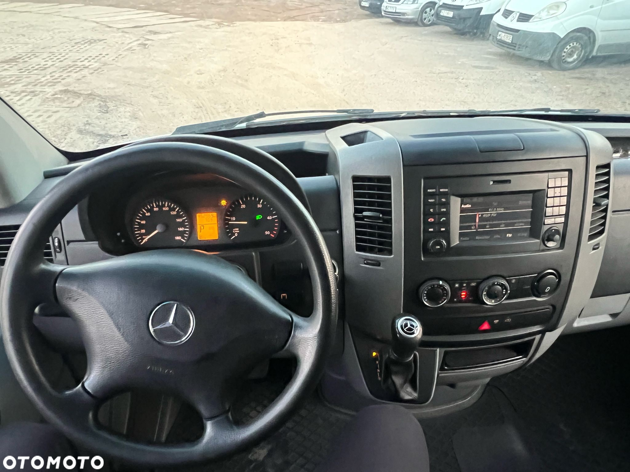 Mercedes-Benz Sprinter - 10