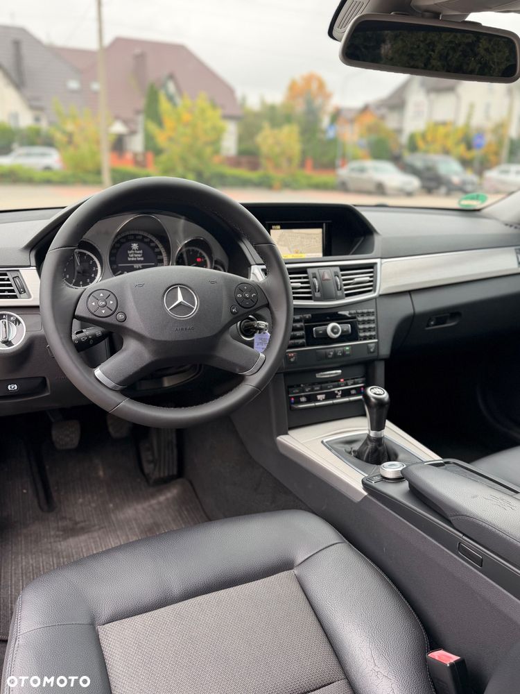 Mercedes-Benz Klasa E ver-200-cgi-blueefficiency-avantgarde - 9
