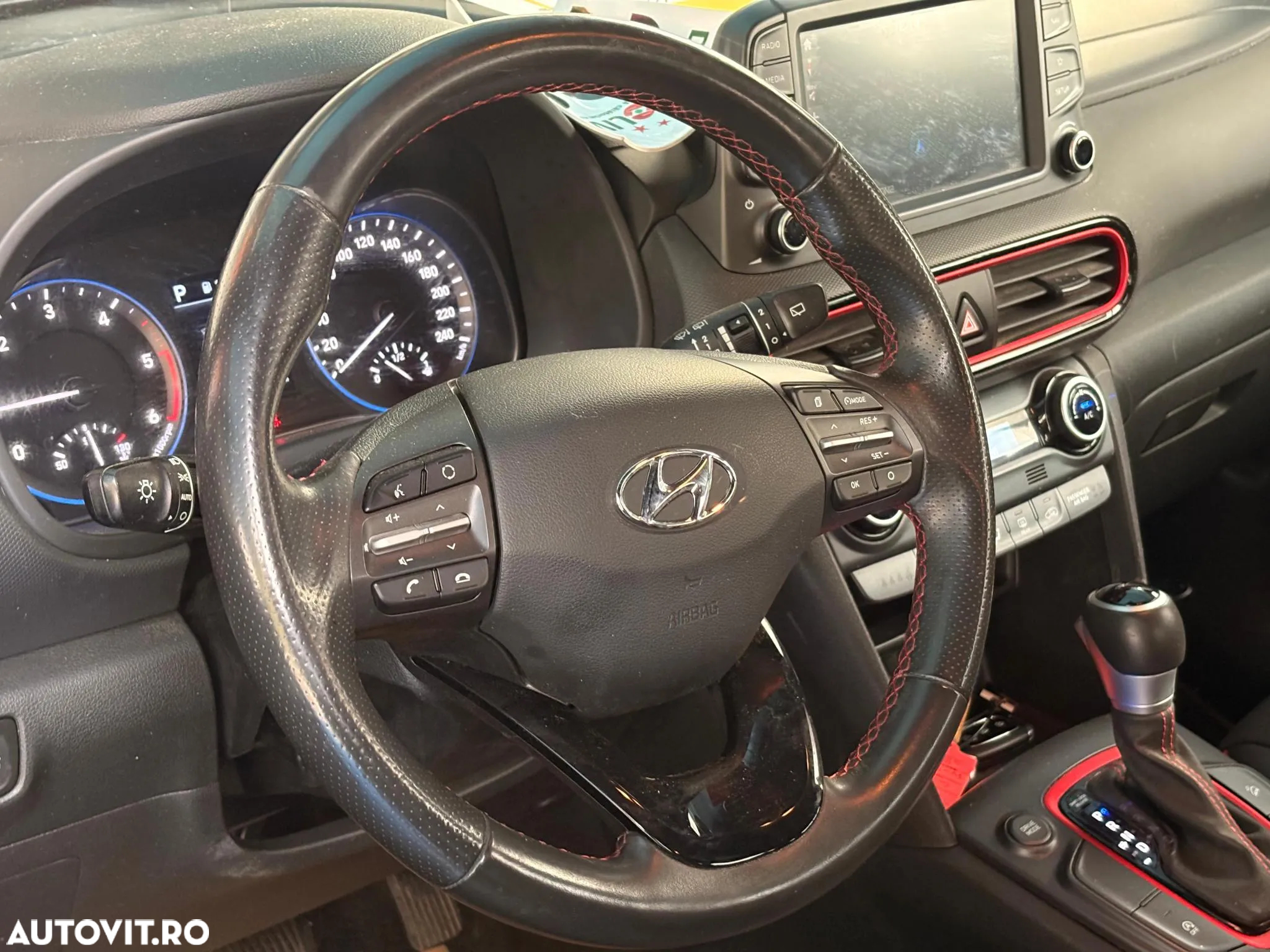Hyundai KONA - 11