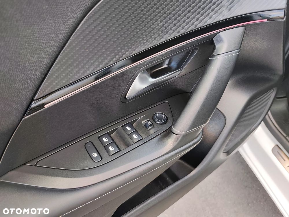 Peugeot 2008 1.5 BlueHDi GT S&S - 32