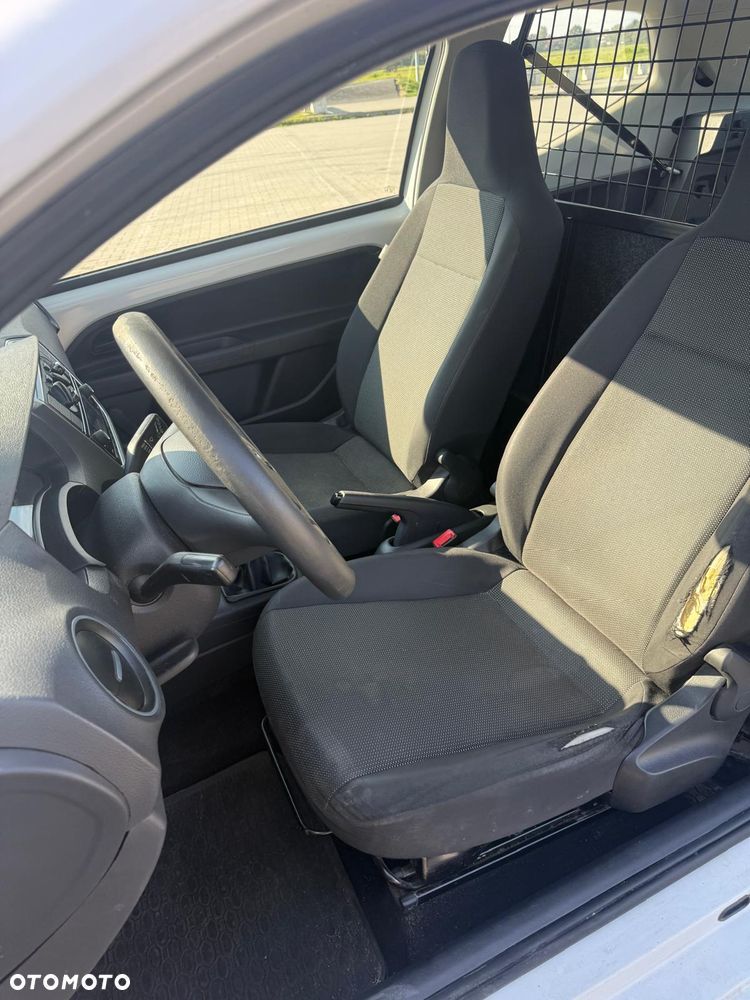 Volkswagen up! 1.0 Beats - 10