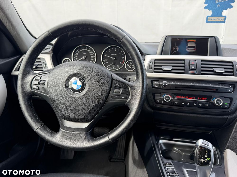BMW Seria 3 318d Modern Line - 19