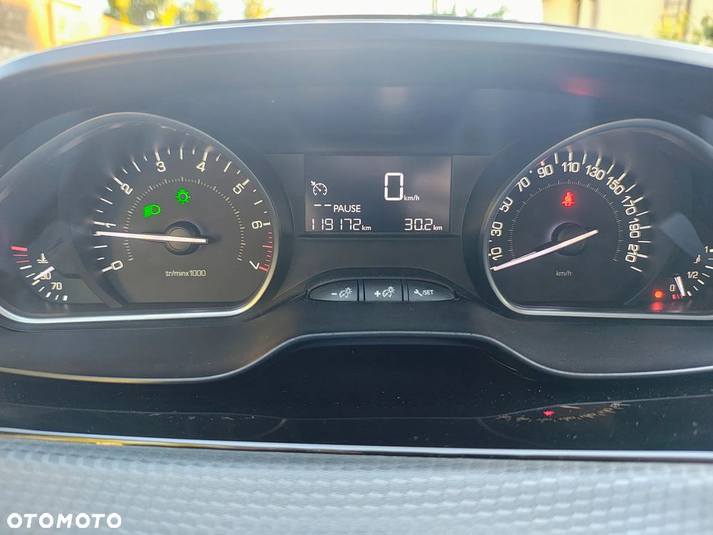 Peugeot 208 1.2 PureTech Style - 26