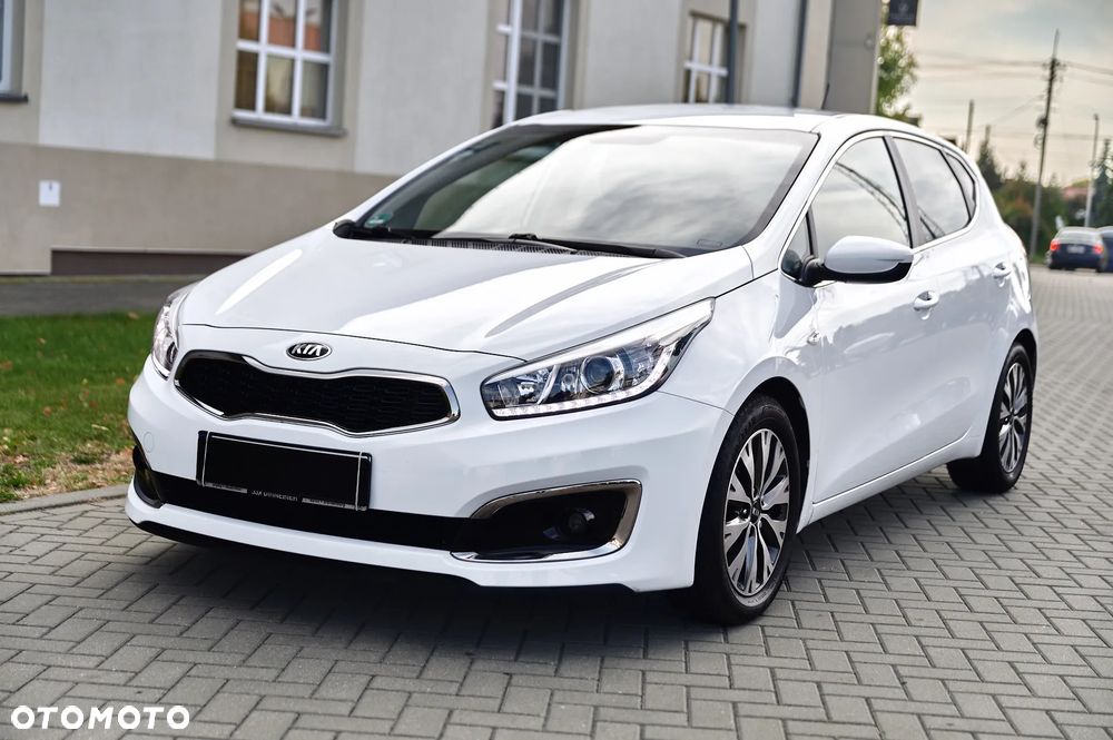 Kia Ceed 1.6 CRDi 136 ISG Dream Team Edition - 3