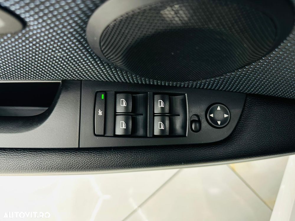 BMW Seria 3 318d Sport Line - 12