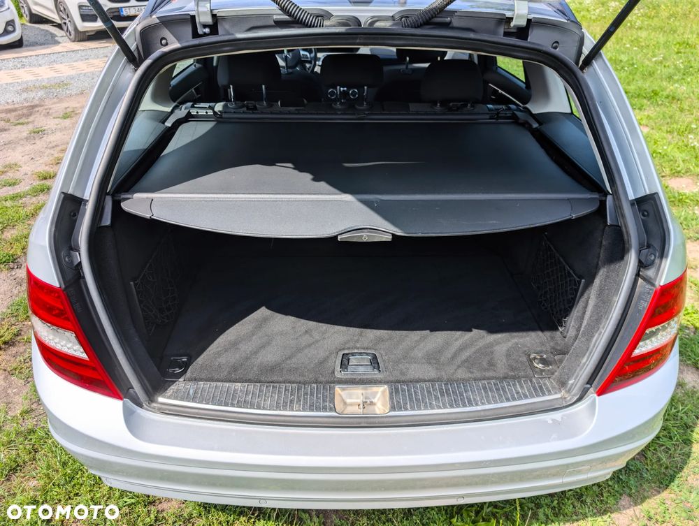 Mercedes-Benz Klasa C 180 CGI BlueEFFICIENCY Elegance - 8