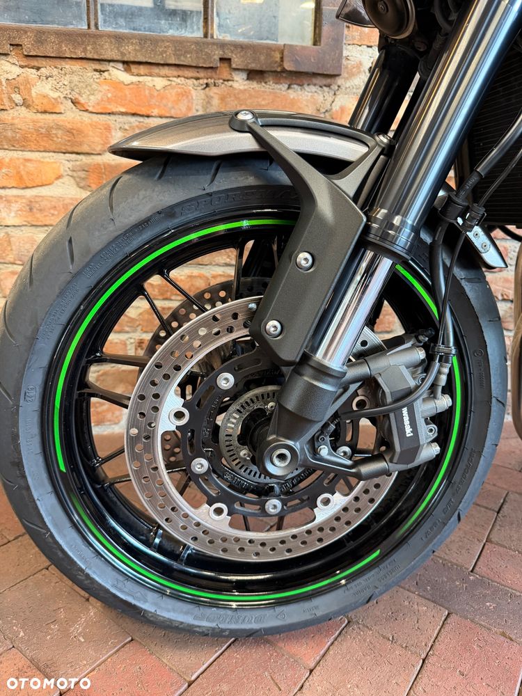 Kawasaki Z 900 RS - 16