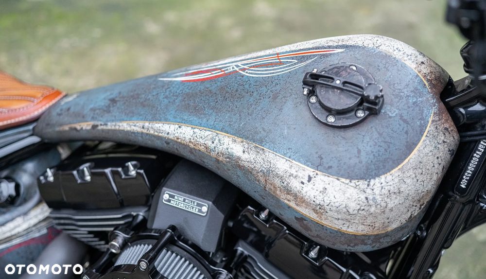 Harley-Davidson Softail Breakout - 15