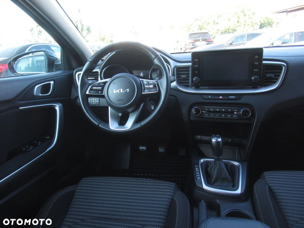 Kia Ceed 1.5 T-GDI M - 11