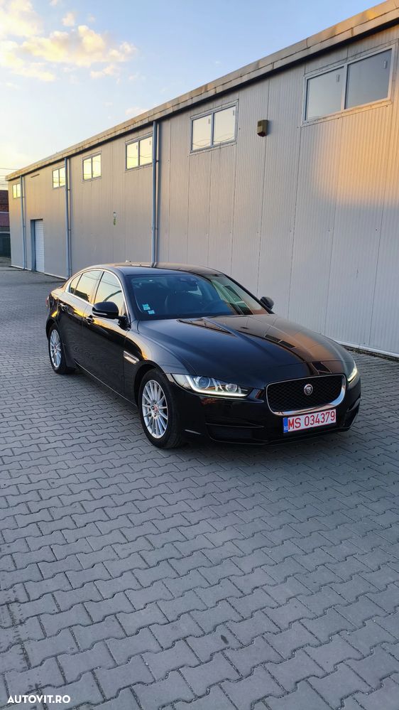 Jaguar XE - 1