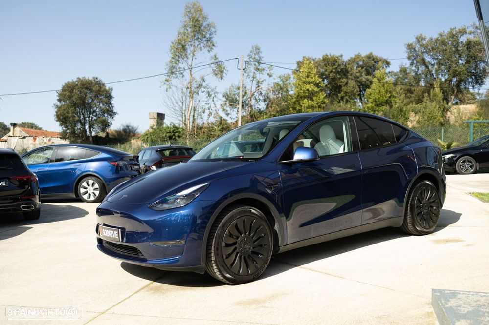 Tesla Model Y Long Range Dual Motor AWD - 4